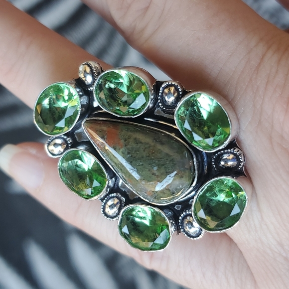 New Unakite and Tsavorite 925 Silver Statement Ring. - Picture 2 of 16